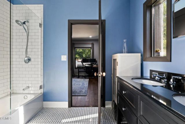 1052 New York Drive, Altadena, CA 91001