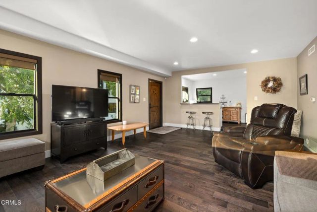 1052 New York Drive, Altadena, CA 91001