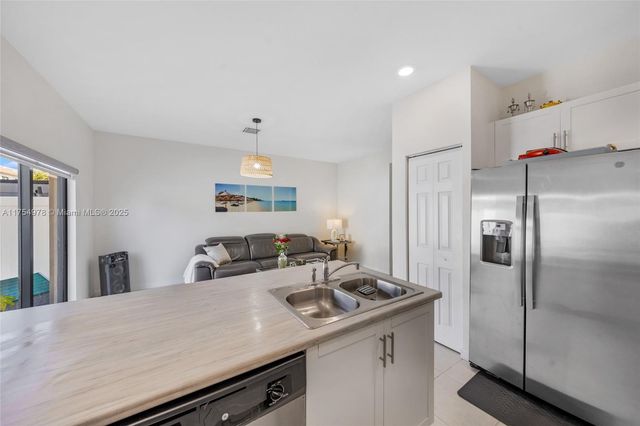 10568 W 32nd Ln, Hialeah, FL 33018
