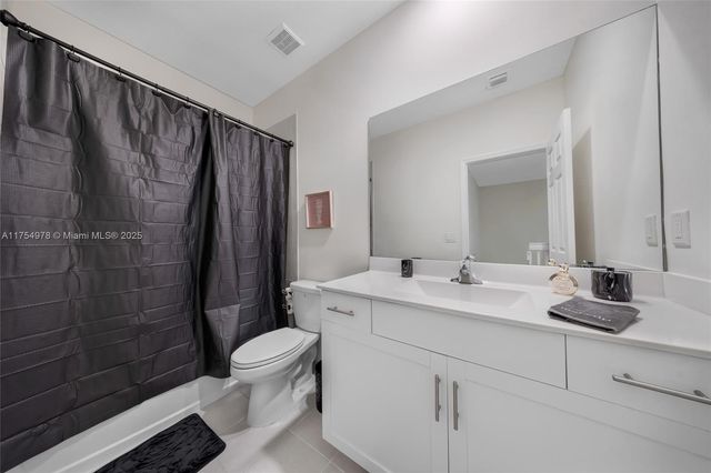 10568 W 32nd Ln, Hialeah, FL 33018