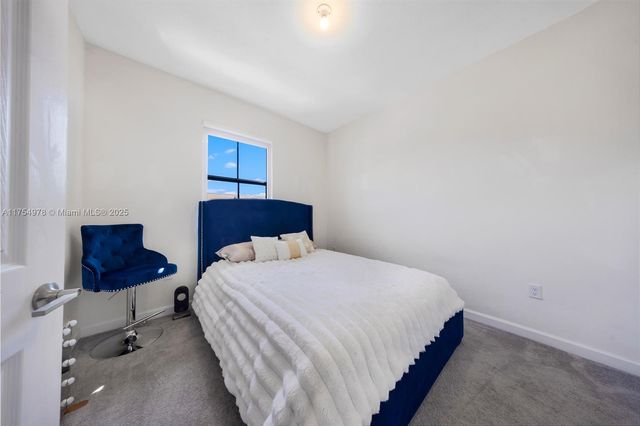 10568 W 32nd Ln, Hialeah, FL 33018