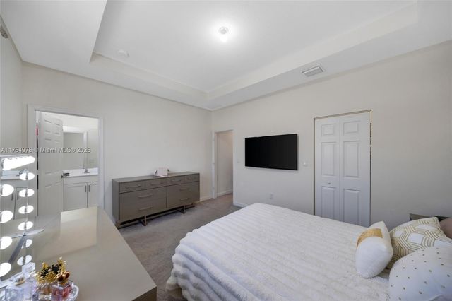 10568 W 32nd Ln, Hialeah, FL 33018