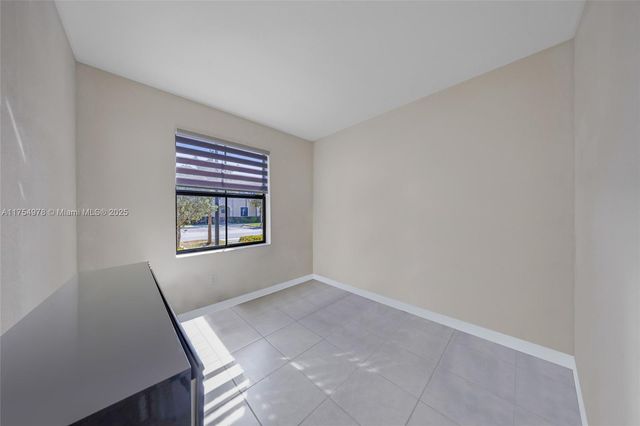 10568 W 32nd Ln, Hialeah, FL 33018