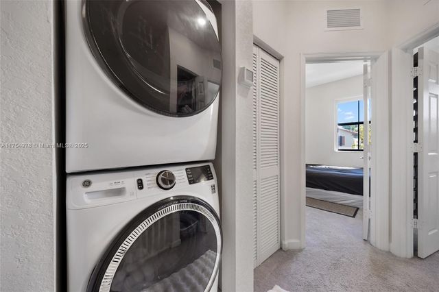 10568 W 32nd Ln, Hialeah, FL 33018