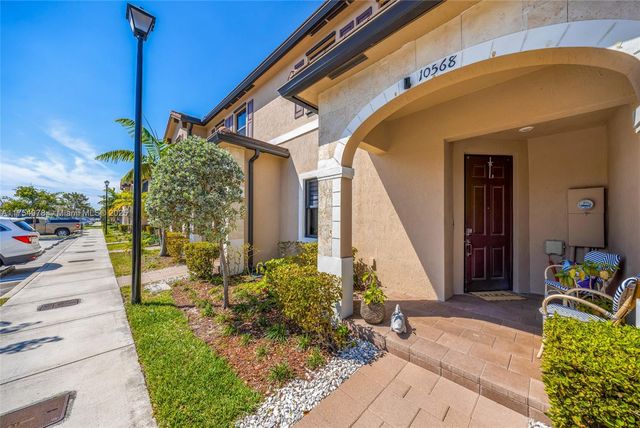 10568 W 32nd Ln, Hialeah, FL 33018