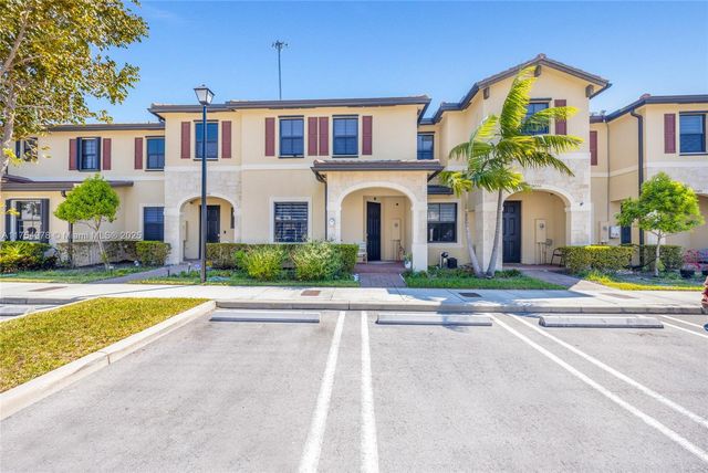 10568 W 32nd Ln, Hialeah, FL 33018