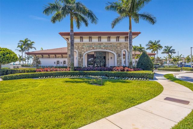 10568 W 32nd Ln, Hialeah, FL 33018