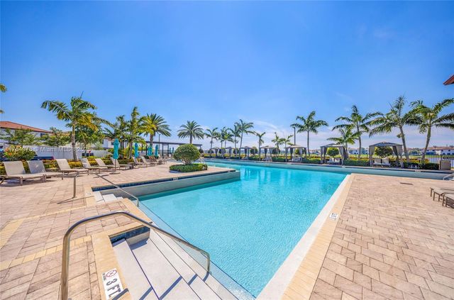 10568 W 32nd Ln, Hialeah, FL 33018