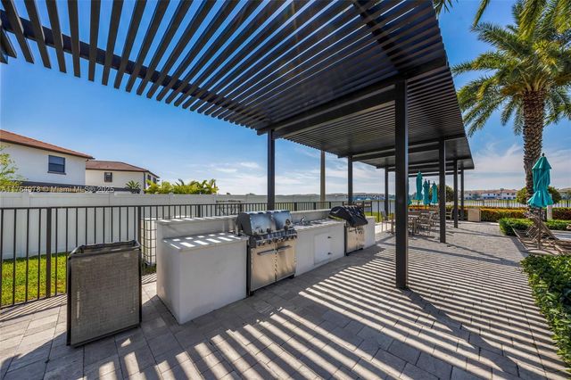 10568 W 32nd Ln, Hialeah, FL 33018