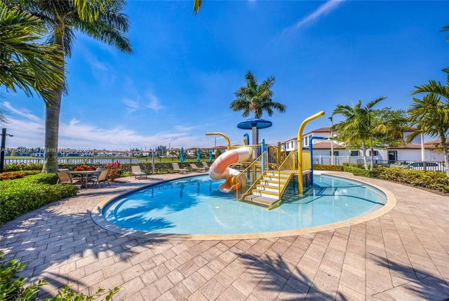 10568 W 32nd Ln, Hialeah, FL 33018