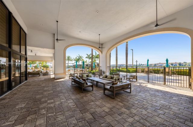 10568 W 32nd Ln, Hialeah, FL 33018