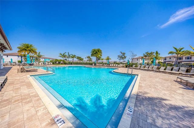 10568 W 32nd Ln, Hialeah, FL 33018