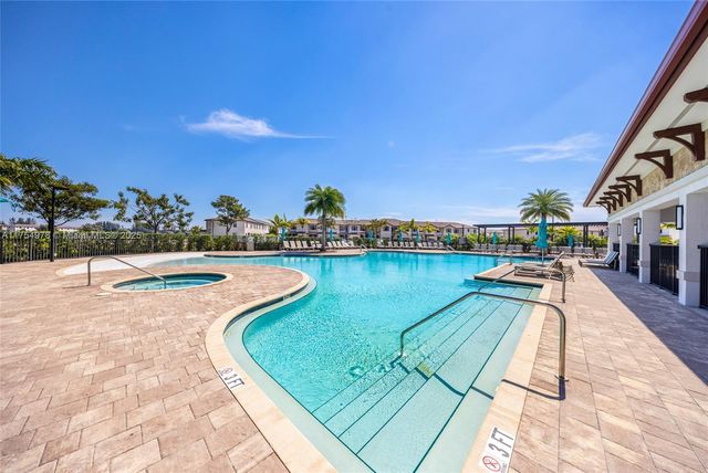 10568 W 32nd Ln, Hialeah, FL 33018