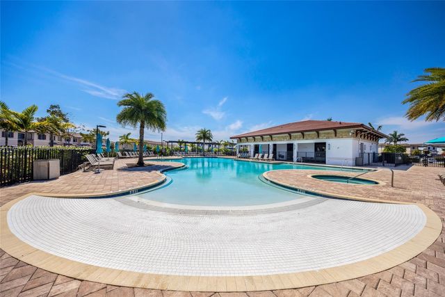 10568 W 32nd Ln, Hialeah, FL 33018