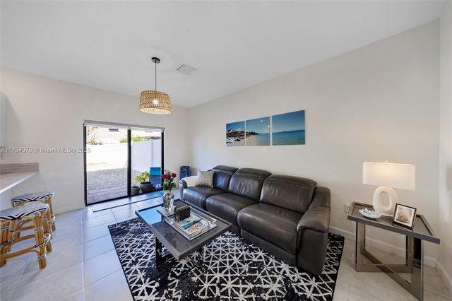 10568 W 32nd Ln, Hialeah, FL 33018