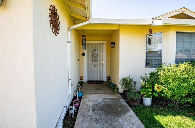 802 W Center St, Manteca, CA 95337