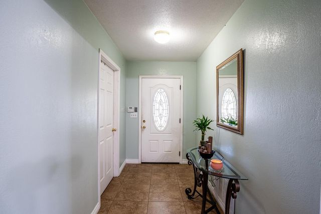 802 W Center St, Manteca, CA 95337