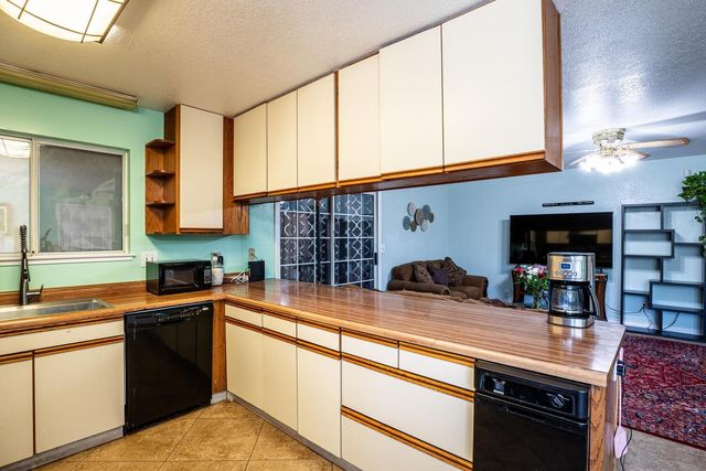 802 W Center St, Manteca, CA 95337