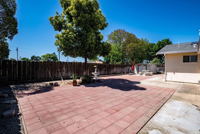 802 W Center St, Manteca, CA 95337