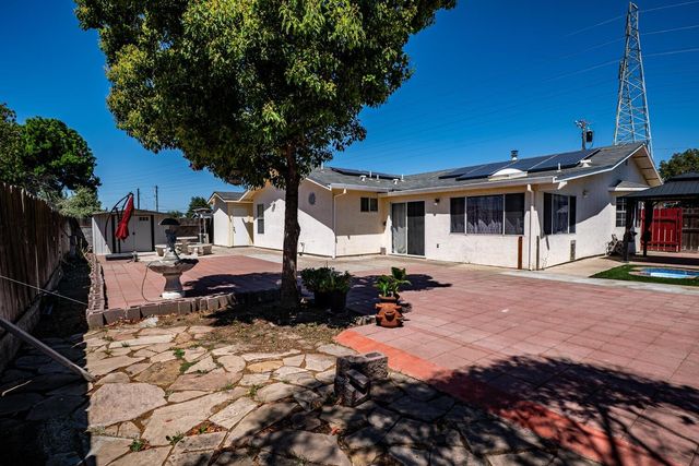 802 W Center St, Manteca, CA 95337