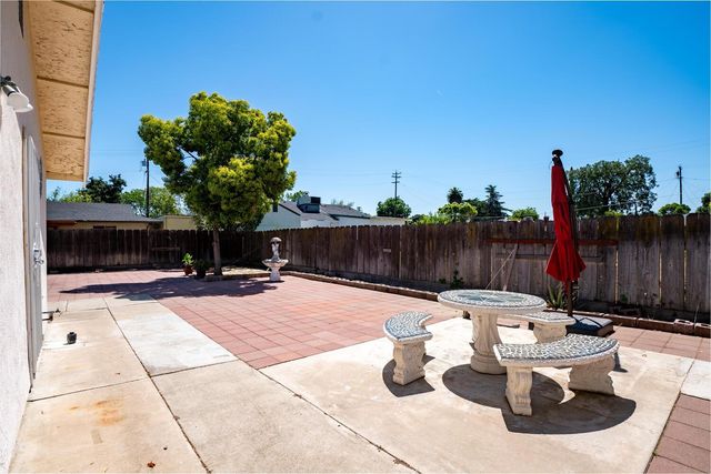 802 W Center St, Manteca, CA 95337