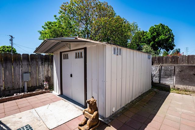 802 W Center St, Manteca, CA 95337