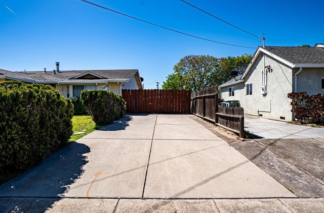 802 W Center St, Manteca, CA 95337