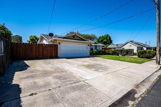 802 W Center St, Manteca, CA 95337