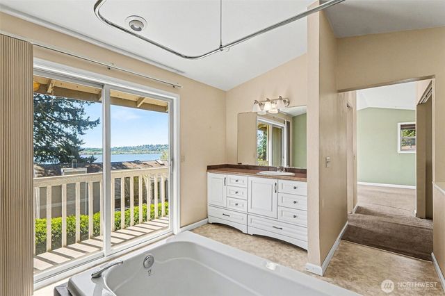 10917 80th Place NE, Kirkland, WA 98034