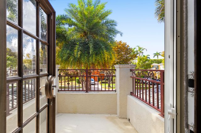 9041 Alexandra Circle, Wellington, FL 33414