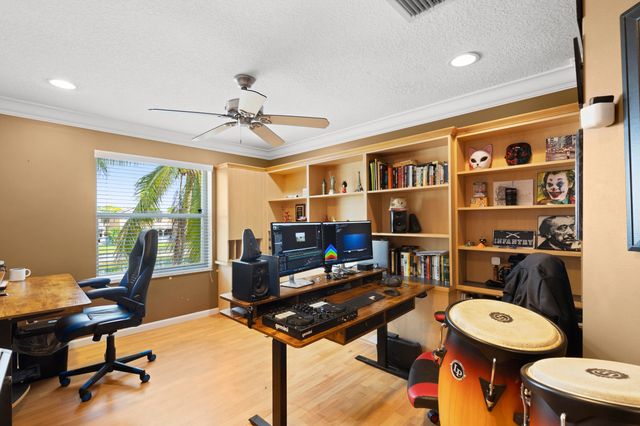 9041 Alexandra Circle, Wellington, FL 33414