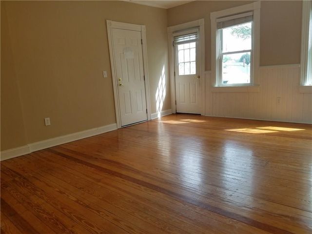 3 Bay View Avenue 5, Bristol, RI 02809