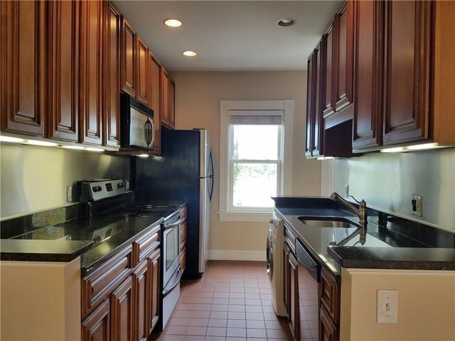 3 Bay View Avenue 5, Bristol, RI 02809