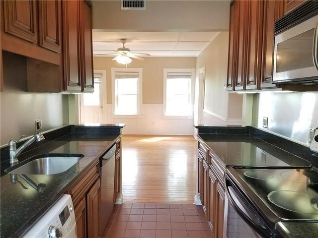 3 Bay View Avenue 5, Bristol, RI 02809