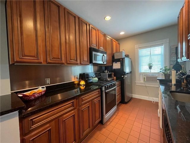 3 Bay View Avenue 5, Bristol, RI 02809