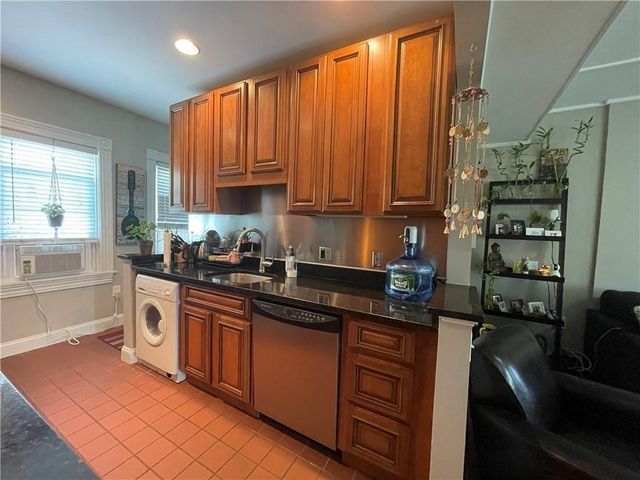 3 Bay View Avenue 5, Bristol, RI 02809