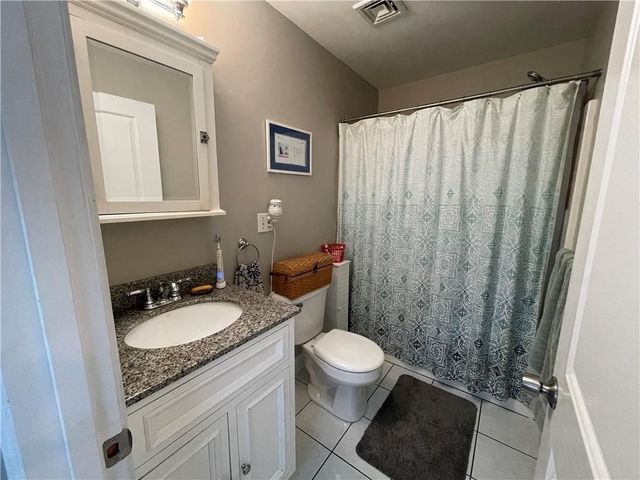 3 Bay View Avenue 5, Bristol, RI 02809