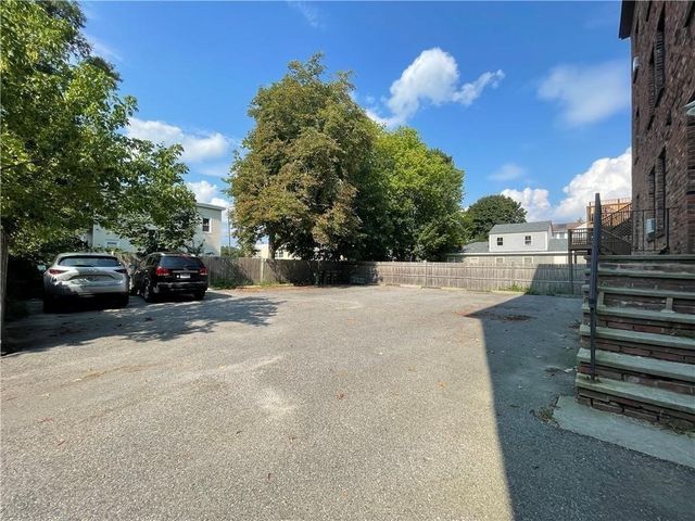 3 Bay View Avenue 5, Bristol, RI 02809