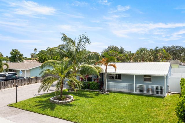 19165 SE Homewood Avenue, Jupiter, FL 33469