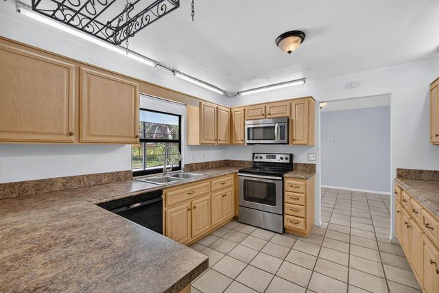 1556 SE Sinbad Avenue, Port St. Lucie, FL 34952