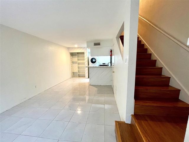 2100 Wilcrest Drive 123, Houston, TX 77042