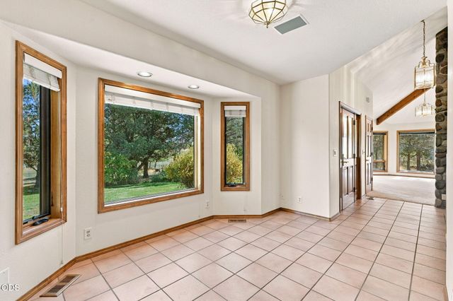61330 Larsen Road, Bend, OR 97702