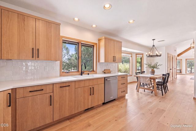 61330 Larsen Road, Bend, OR 97702