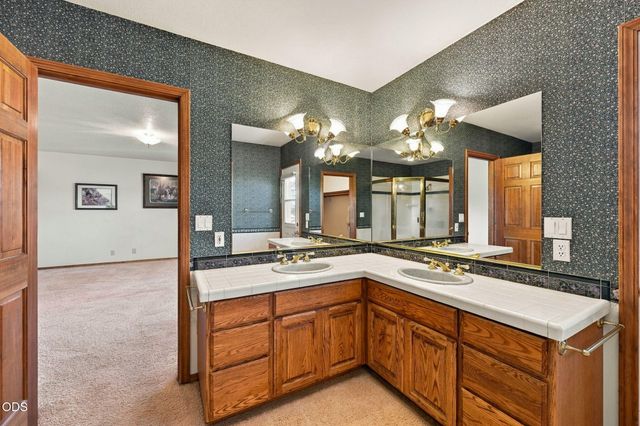 61330 Larsen Road, Bend, OR 97702
