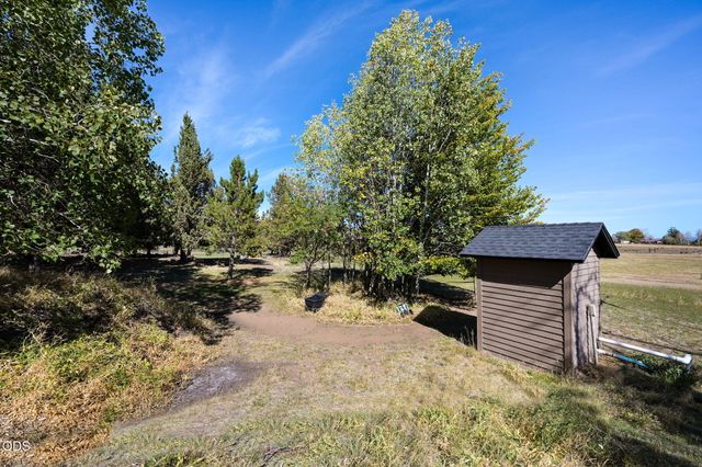 61330 Larsen Road, Bend, OR 97702