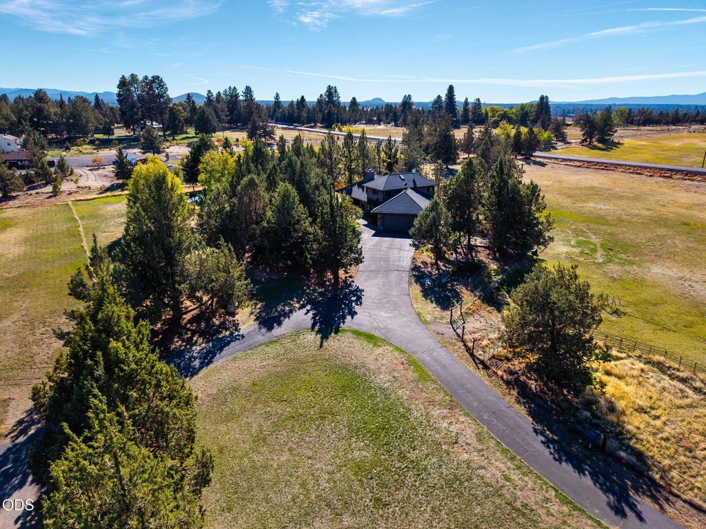 61330 Larsen Road, Bend, OR 97702