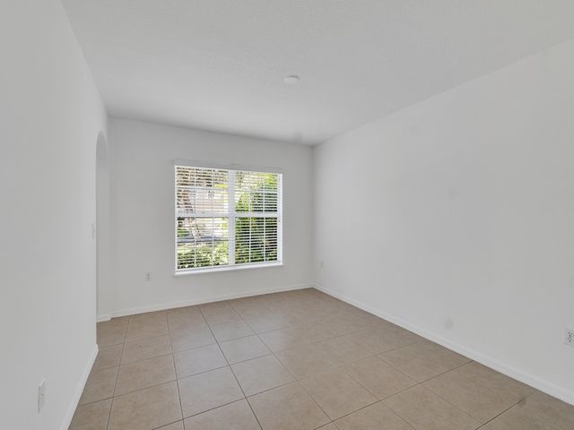 2538 12th Square SW, Vero Beach, FL 32968