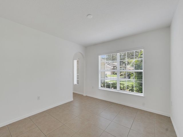 2538 12th Square SW, Vero Beach, FL 32968