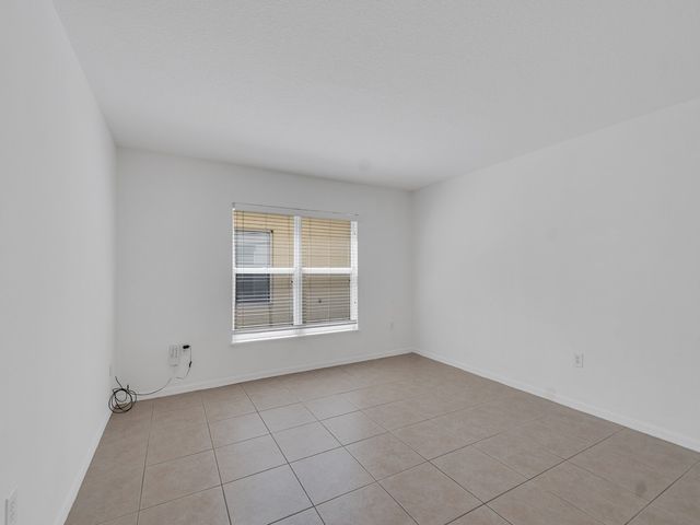 2538 12th Square SW, Vero Beach, FL 32968