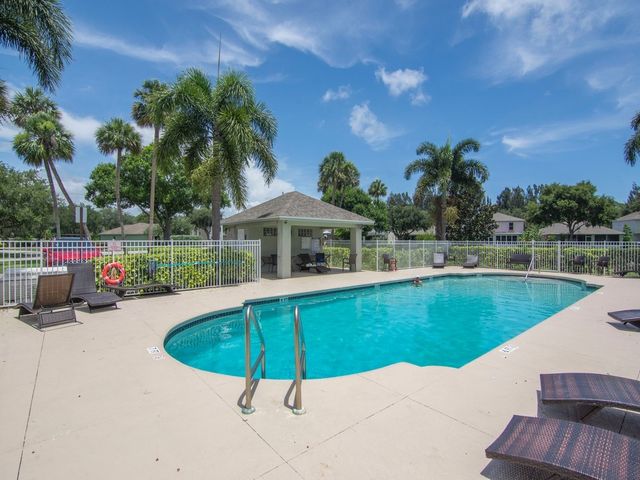 2538 12th Square SW, Vero Beach, FL 32968